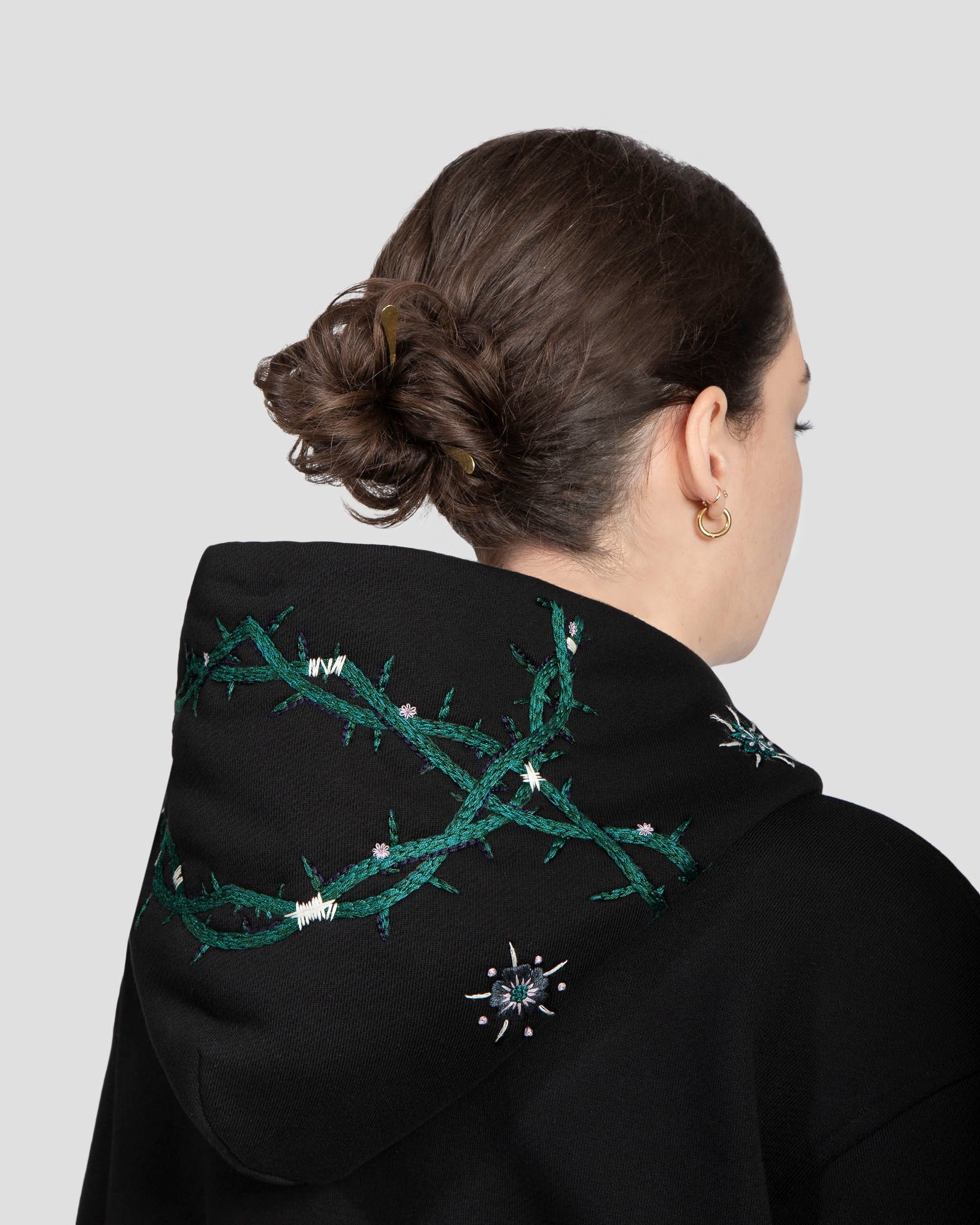 Roy Veste - Hand Embroidered Green - Wave Texture